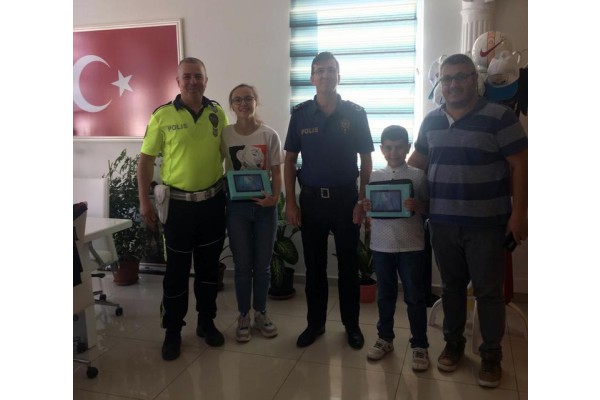 BAŞARILI ÖĞRENCİLER ÖDÜLLENDİRİLDİ