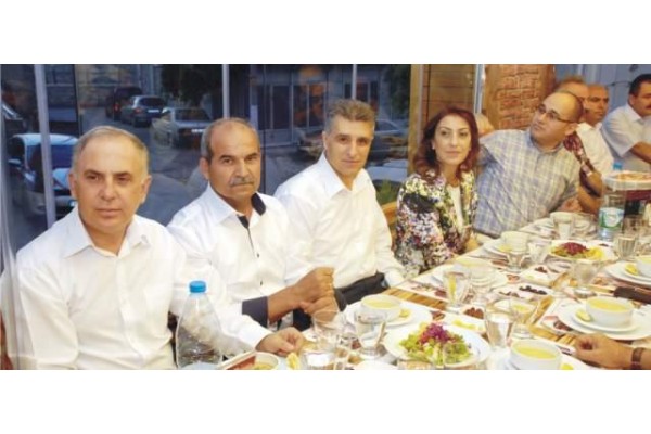 AK PARTİ İFTARDA BİR ARAYA GELDİ