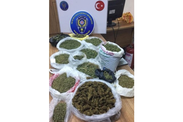 MENEMEN'DE UYUŞTURUCU OPERASYONU