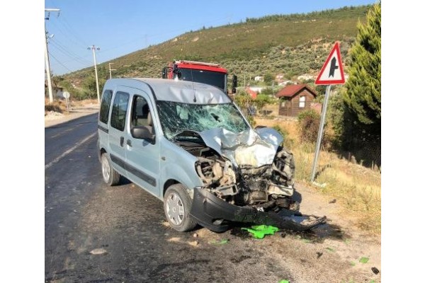 MOTOSİKLET İLE KAMYONET ÇARPIŞTI: 1 ÖLÜ, 1 YARALI