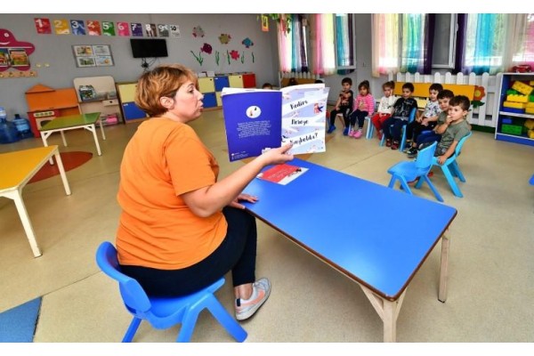 750 çocuğa eğitim veriyor