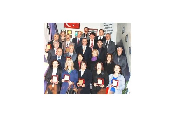 Emektar öğretmenler onurlandırıldı