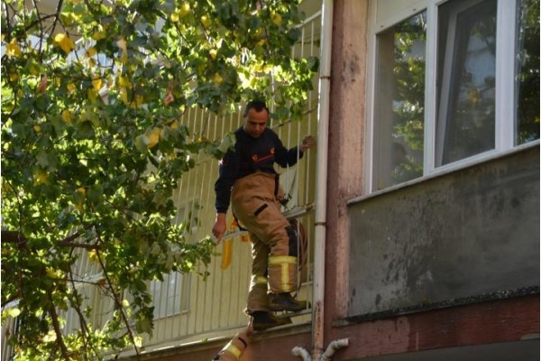 BALKONDA YANGIN ÇIKTI