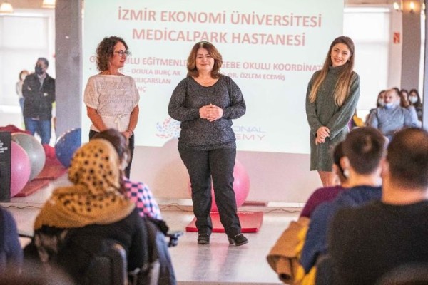 ANNE BABA ADAYLARI EBEVEYN AKADEMİSİ’NDE BULUŞUYOR
