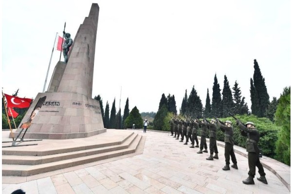 Menemen’de devrim şehitlerine saygı günü