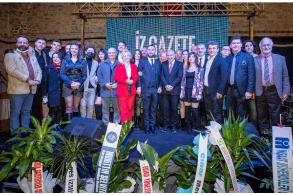 İZ BIRAKANLAR ÖDÜLLERİ VERİLDİ