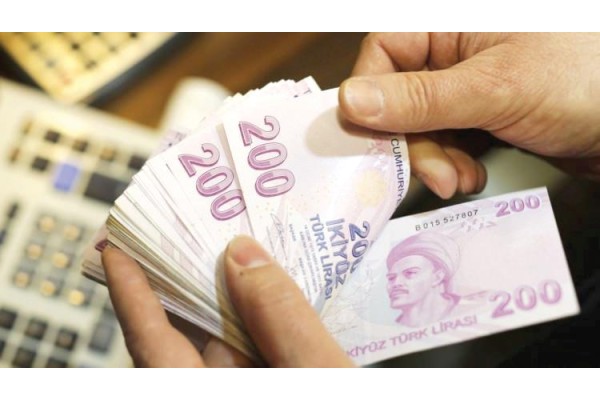 MAAŞINI BLOKE EDEN BANKAYA AÇTIĞI DAVAYI KAZANDI