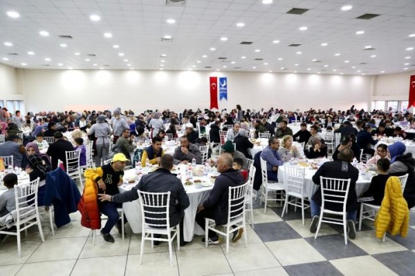 Toplu iftar geleneği sürüyor