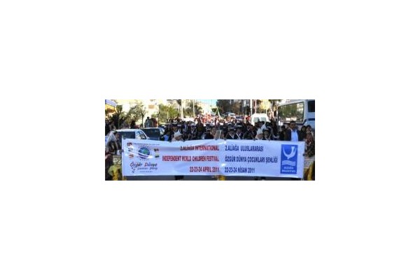 ALİAĞA DÜNYA ÇOCUKLARIYLA ŞENLENDİ