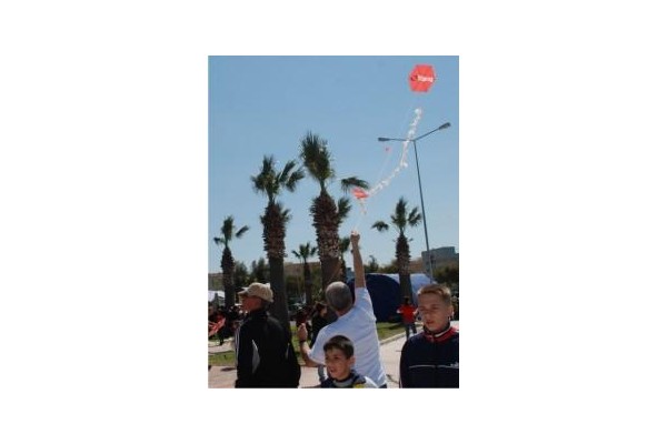 Uçurtmalar mutlu uçtu