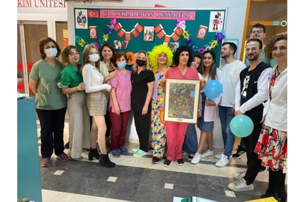 ÇOCUK SERVİSİNDE RENKLİ 23 NİSAN KUTLAMASI