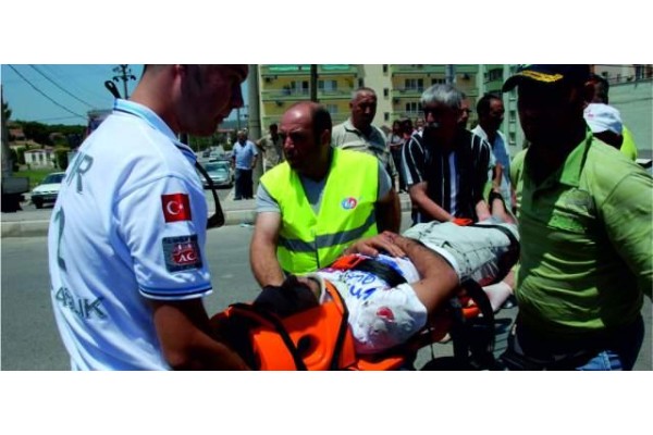 ALİAĞA'DA TRAFİK KAZASI, 2 YARALI