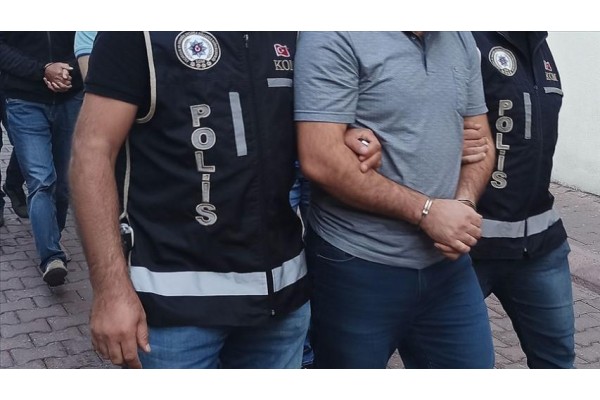 FETÖ operasyonunda 10 zanlı tutuklandı