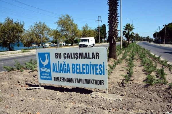 REFÜJ VE KAVŞAKLAR YEŞİLLENDİRİLİYOR