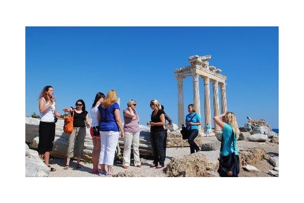 ALİAĞA'YA YUNAN TURİST İLGİSİ