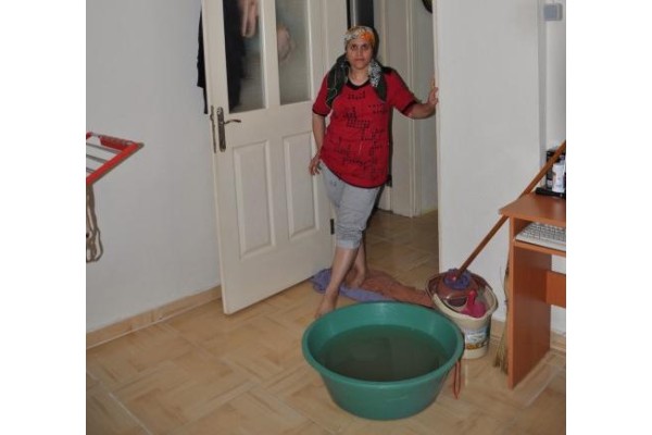 İLK YAĞMUR İLE MAĞDUR OLDULAR!