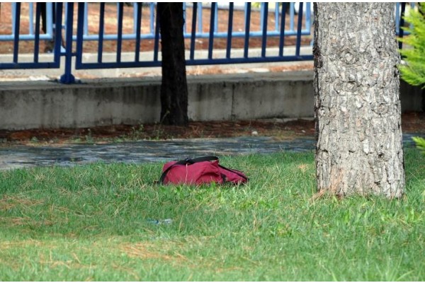 ŞÜPHELİ ÇANTA PANİĞE NEDEN OLDU