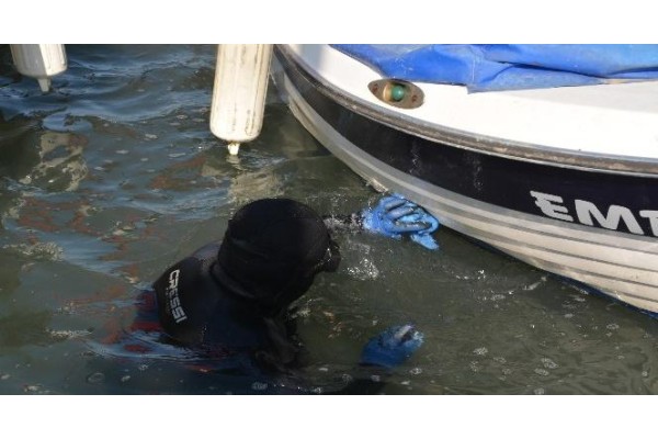 ATIKLARIN KİRLETTİĞİ TEKNELER DE TEMİZLENDİ