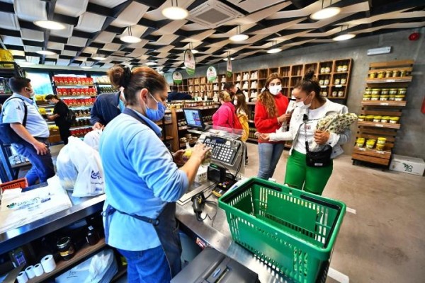 HEM EMEKÇİNİN HEM ÜRETİCİNİN YÜZÜ GÜLDÜ