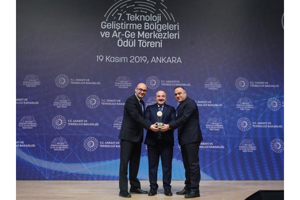 KOCAER’E İKİ ÖDÜL BİRDEN