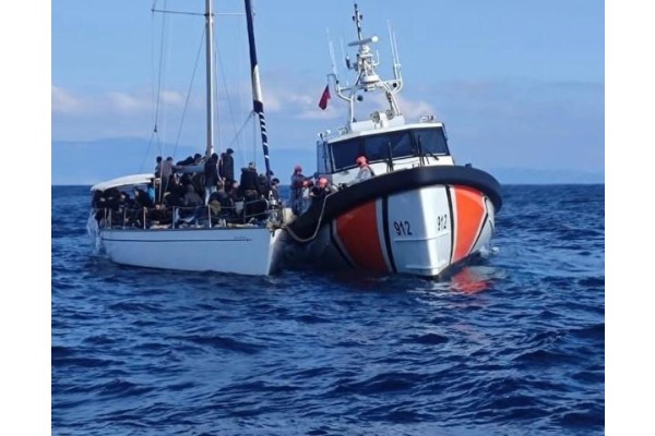 199 DÜZENSİZ GÖÇMEN KURTARILDI