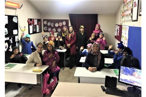 AK KADINLAR ÇOCUKLAR İÇİN BERE ÖRDÜ