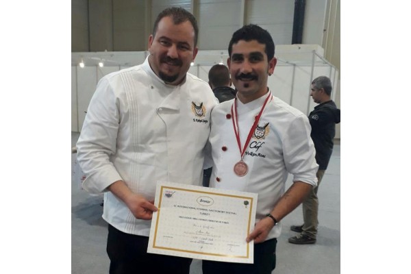 SLOVENYA KAPILARINI ARALADI