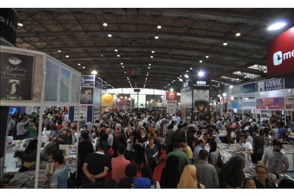 KİTAP FUARI 395 BİN ZİYARETÇİYLE SONA ERDİ