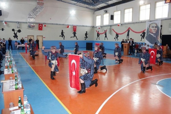 ÇOCUK CEZAEVİNDE BAYRAM HAVASI