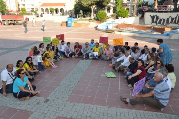 EĞİTİM-SEN’DEN NURİYE VE SEMİH’E DESTEK EYLEMİ