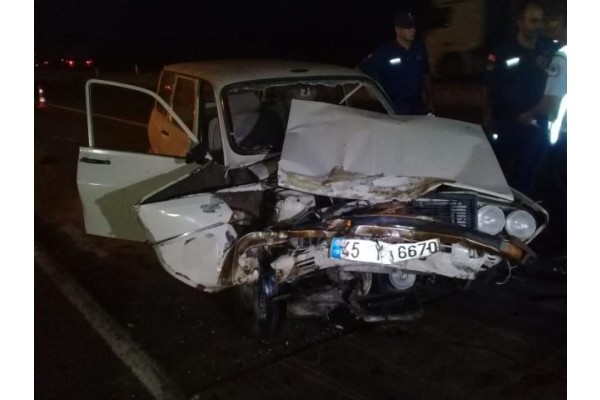 OTOMOBİLLE TRAKTÖR ÇARPIŞTI: 1 YARALI