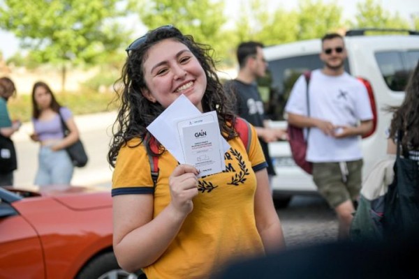 BÜYÜKŞEHİR BELEDİYESİNDEN GENÇLERE SÜRPRİZ