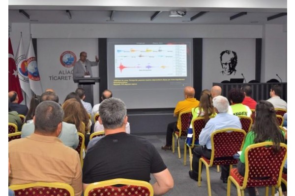 Deprem hasarlarının nedenleri konuşuldu