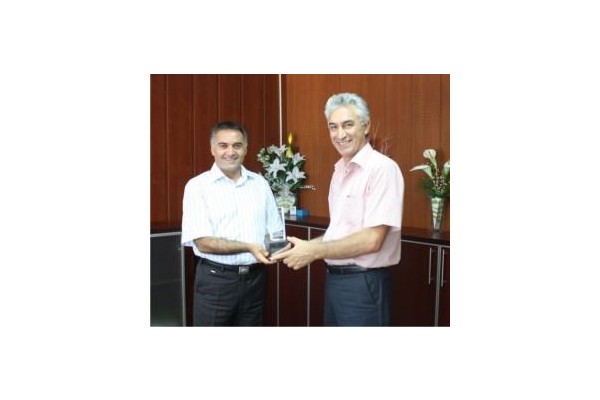 Zakir Kılıç'a Petkim'den plaket