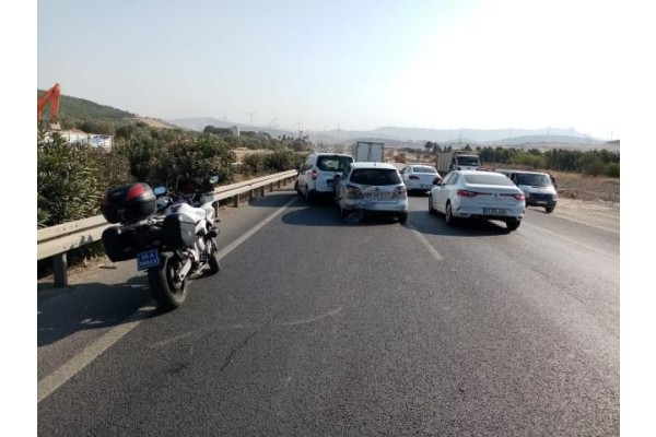 ZİNCİRLEME KAZADA 2 KİŞİ YARALANDI