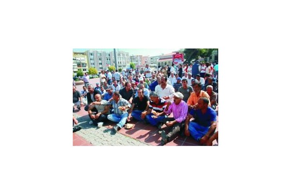 TAŞERON İŞÇİLERİ BAĞDAŞ KURUP EYLEM YAPTI