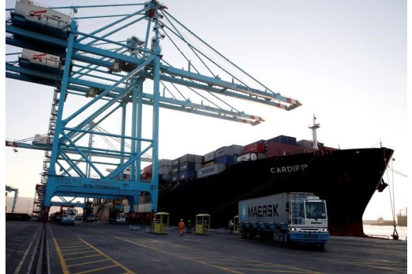 ALİAĞA DEV GEMİLERİN UĞRAK NOKTASI OLDU