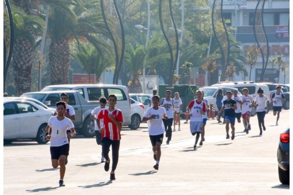 GENÇLER CUMHURİYET İÇİN KOŞTU