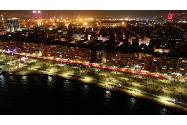 İzmir’de 100 yılın kutlaması