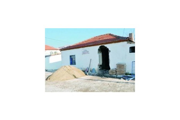 SAĞLIK EVİ VE ÖĞRETMEN EVİ ONARILIYOR