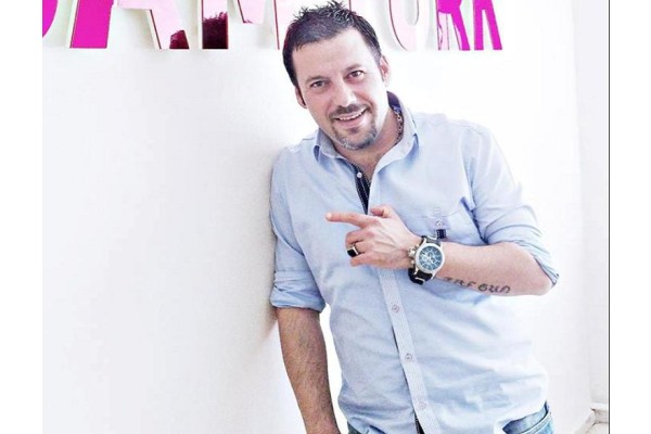 O BİR ÖDÜL AVCISI…