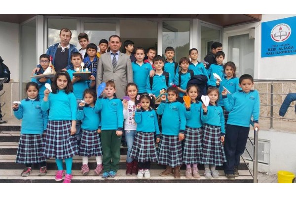 KÂĞIT UÇAK VE MANCINIKLAR YARIŞTI