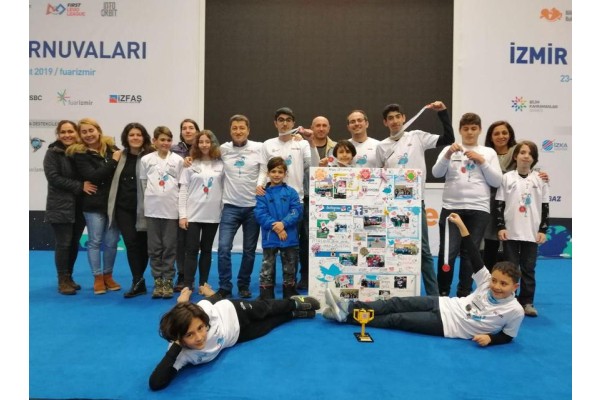 YÜKSELEN YILDIZ ÖDÜLLÜ ROBOKOD FLAMİNGO