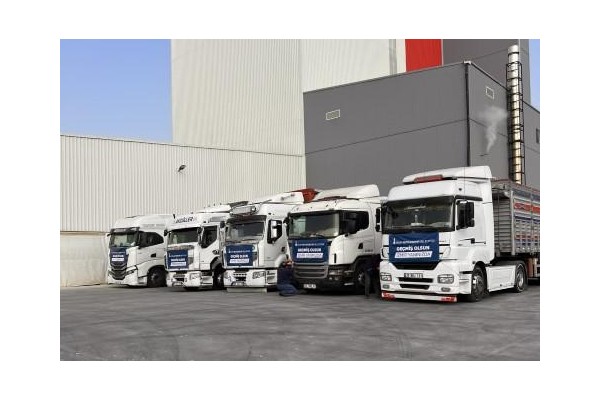 Deprem bölgesine 5 tır yem