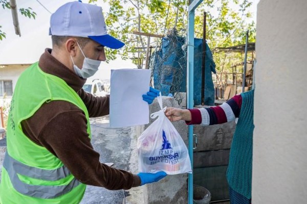İFTAR MENÜSÜ GÖNÜLLÜLERDEN DAĞITIM BÜYÜKŞEHİR’DEN
