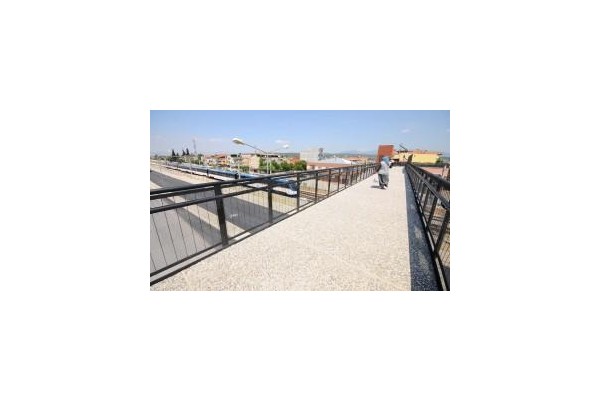 Aliağa-Menderes hattında 8 üst geçit daha tamamlandı