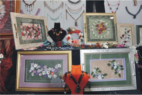 İPEK KOZASI İLE EL EMEĞİ BİRLEŞTİ