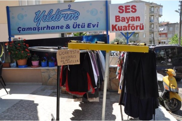 BU KIYAFETLER ÜCRETSİZ, İHTİYACI OLAN ALABİLİR