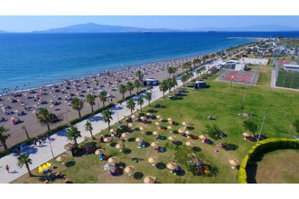 Plajlar tatilcileri ağırlıyor