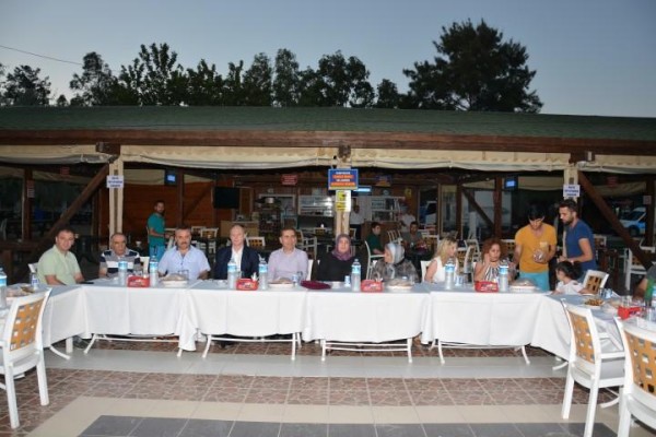 EMNİYET’TEN ŞEHİT AİLELERİNE YEMEK